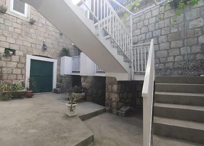 Viola Pensionat Gruda